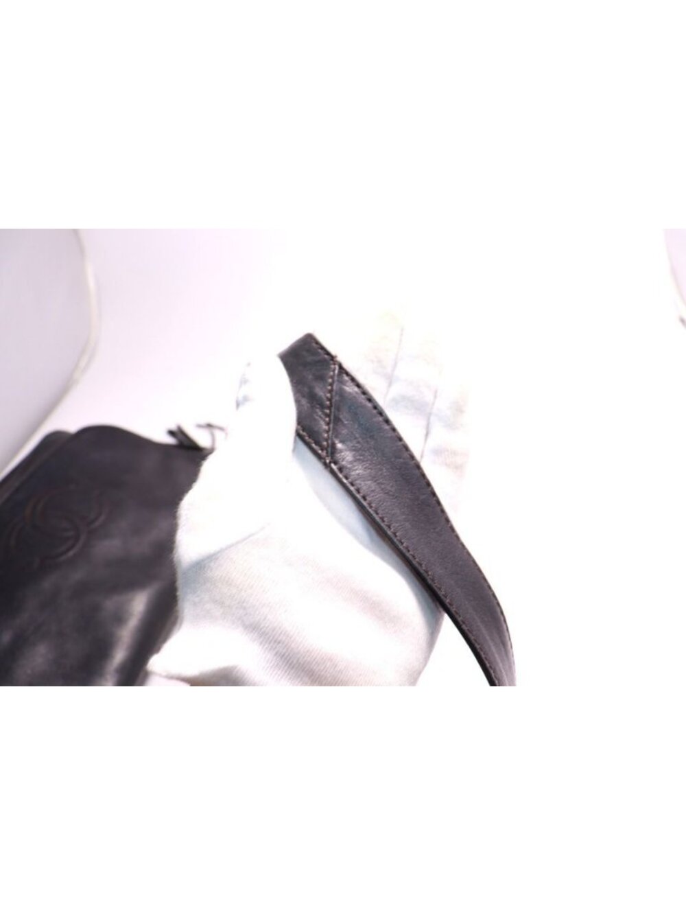 Chanel No 5 CC Logo Leather Shoulder Bag - Picture 5 of 10
